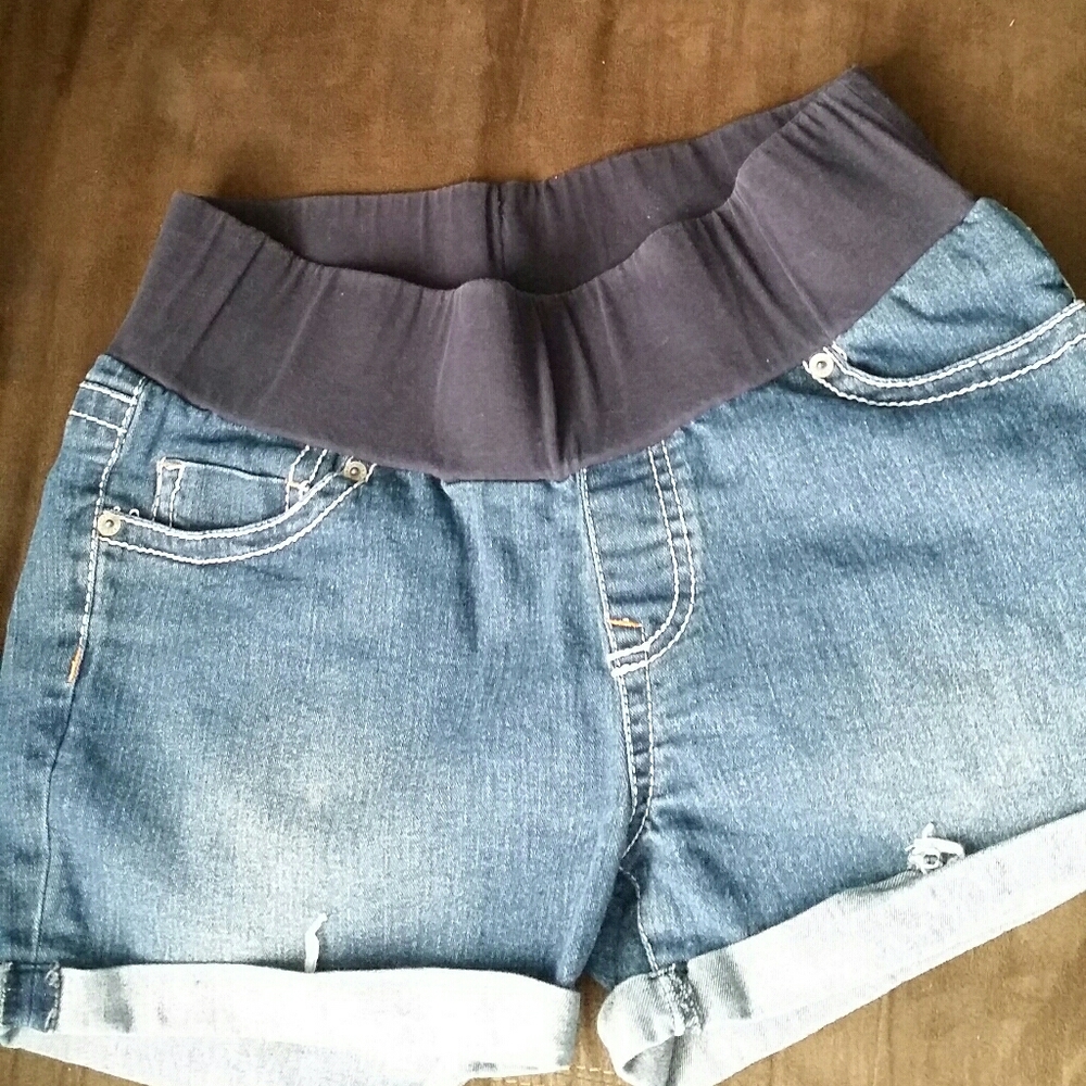 Maternity shorts